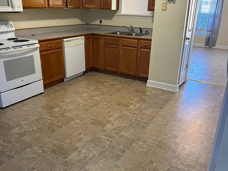 2102 N Berkeley Blvd — Photo 4