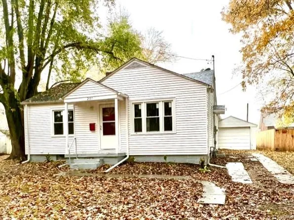 207 E Alton St, Nashville, IL 62263