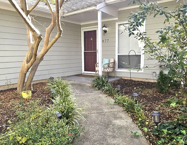 1077 Sardis Cove Dr — Photo 2