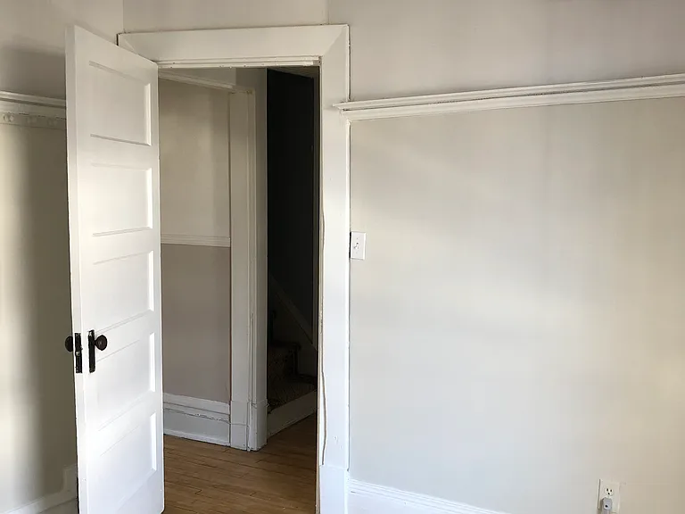 middle bedroom