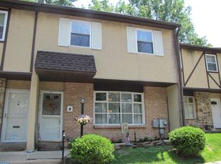 17 Knock N Knoll Cir, Willow Grove, PA 19090