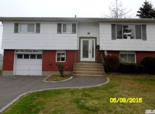 377 Jervis Ave, Copiague, NY 11726