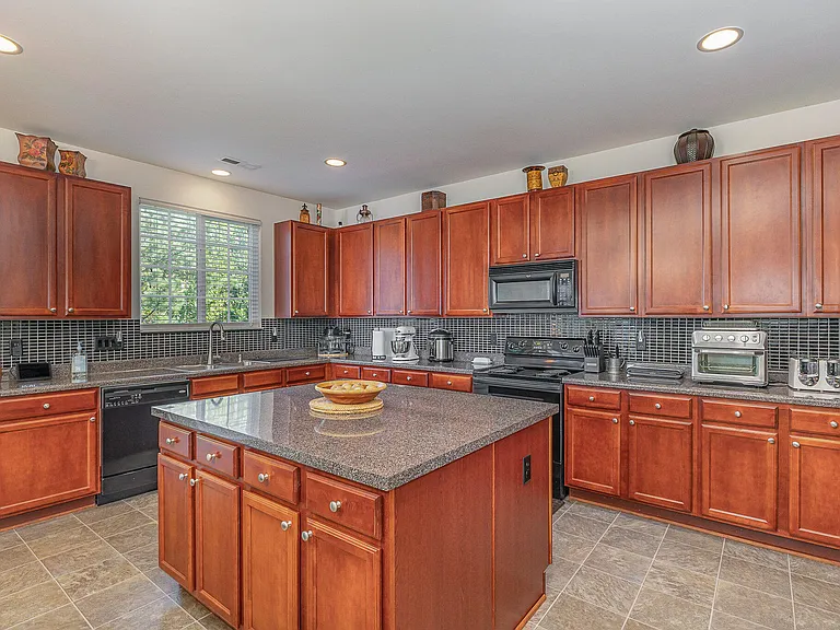 6049 Ricker Rd — Photo 10