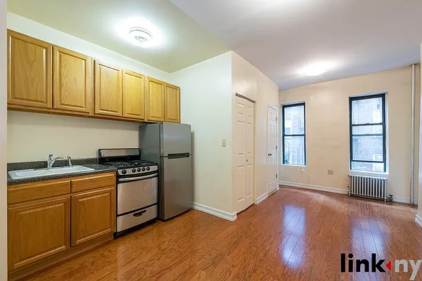 Rented by Link NY Realty | media 8