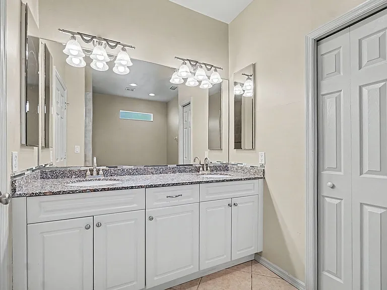 627 SW 47th Ter #627 — Photo 12