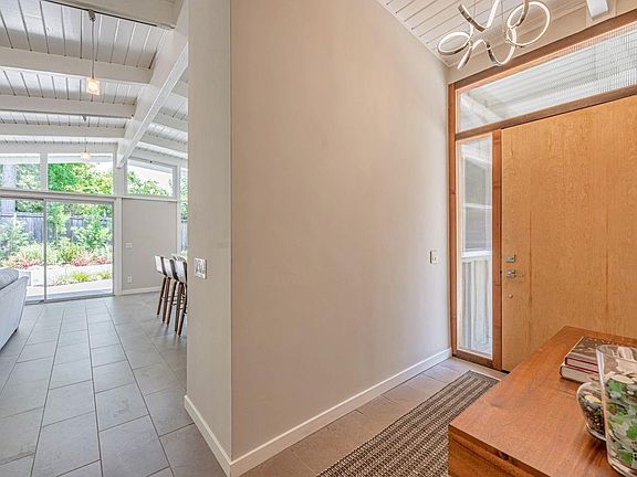 3rd image of 422 Hibiscus Way