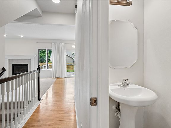 5th image of 7912 Aspen Dr