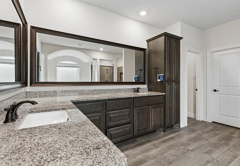 2513 Loudon St W — Photo 22