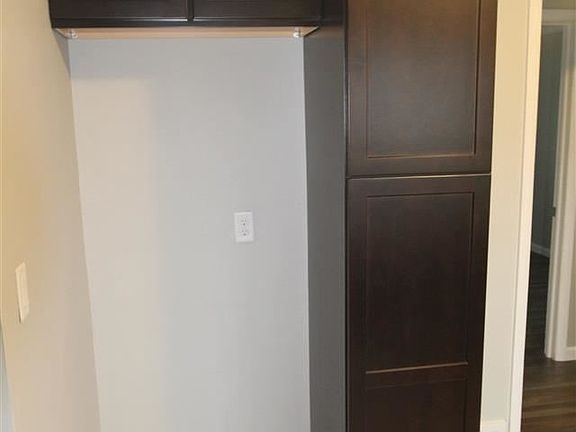 4th image of 28834 Edward St