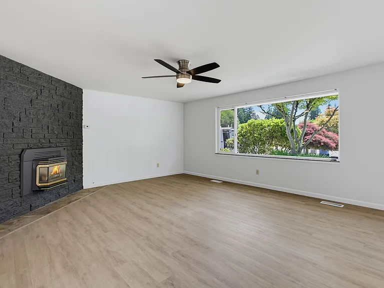14204 SE 144th St — Photo 3