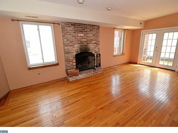 3rd image of 317-19 Monroe St #6