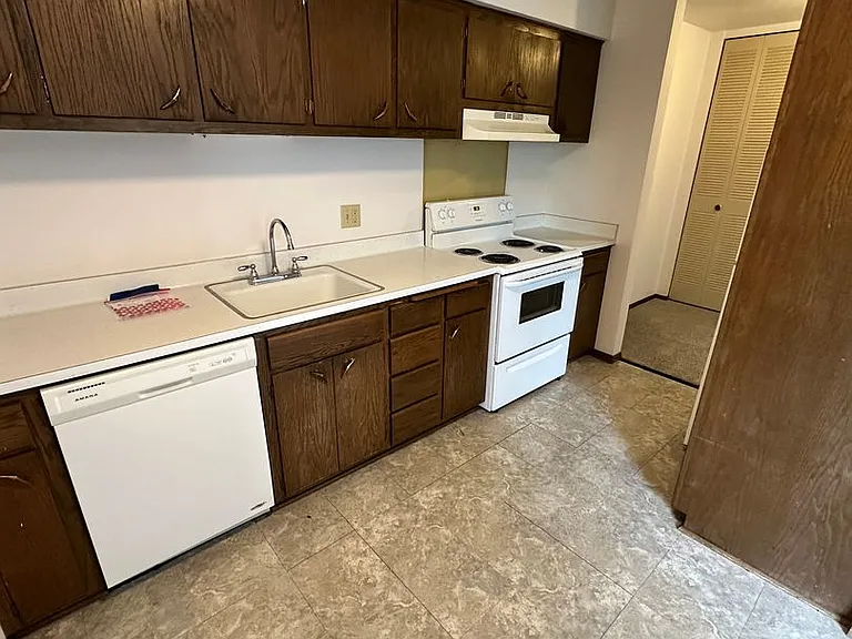 445 W Grand Ave #101 — Photo 3