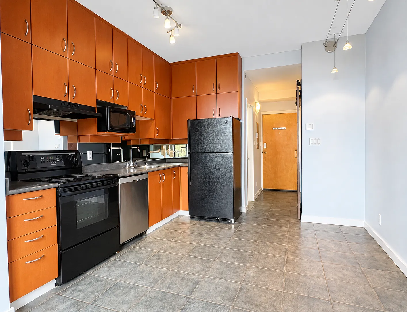 Studio, 492 sqft, $1,800 — Photo 3