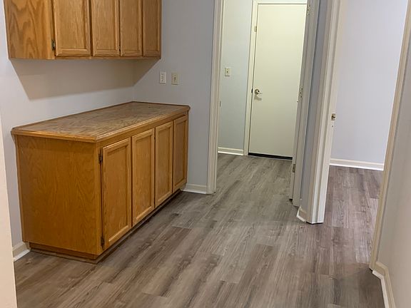 3rd image of 102 Elkins Cir