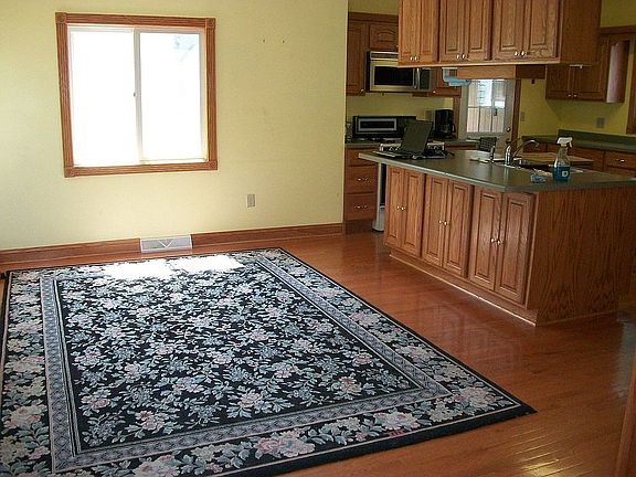 Dining area off kitchen