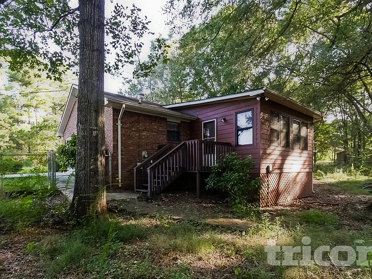 110 Belair Trl — Photo 2