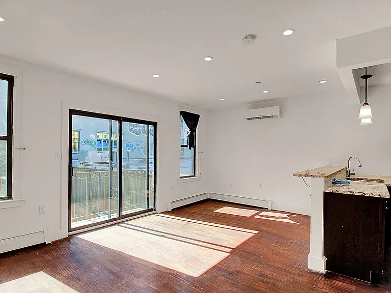 952 Madison St #2 — Photo 8