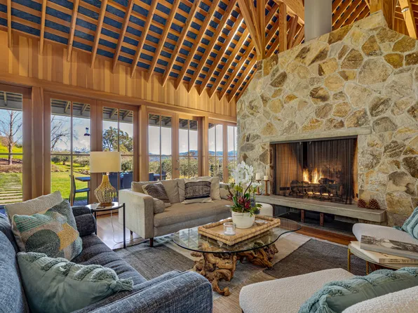 1443 S Whitehall Ln, Saint Helena, CA 94574