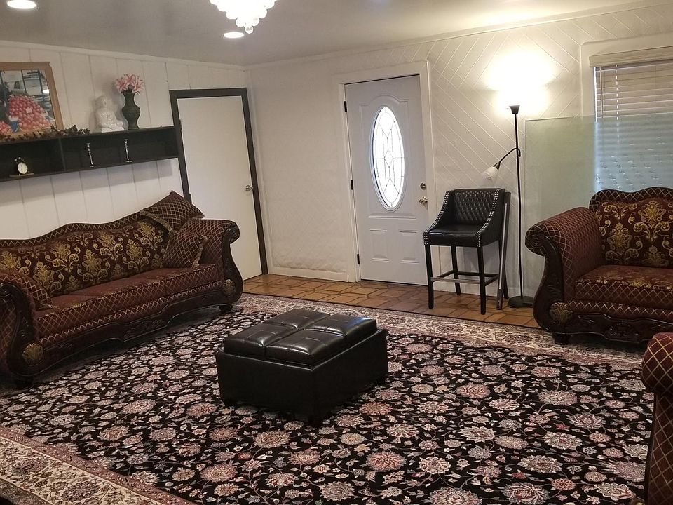 1st image of 7412 Balboa Blvd #1