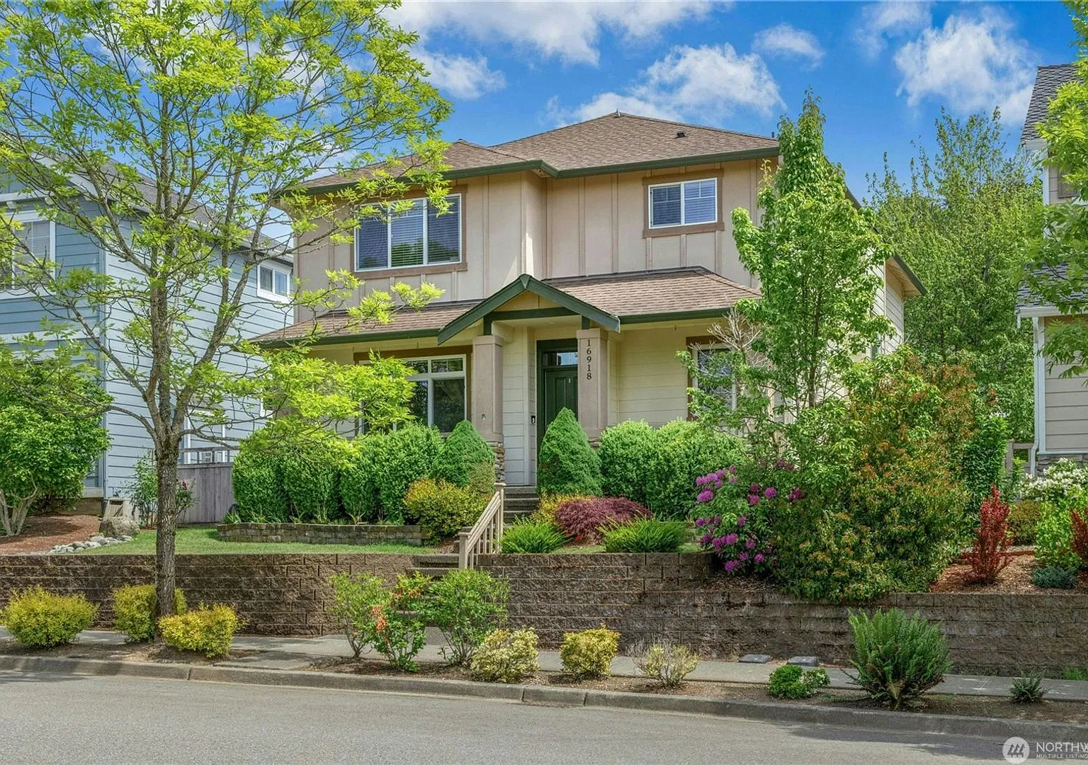 Beautiful 4-Bedroom Craftsman in Desirable Woodside Neighborhood — Photo 1