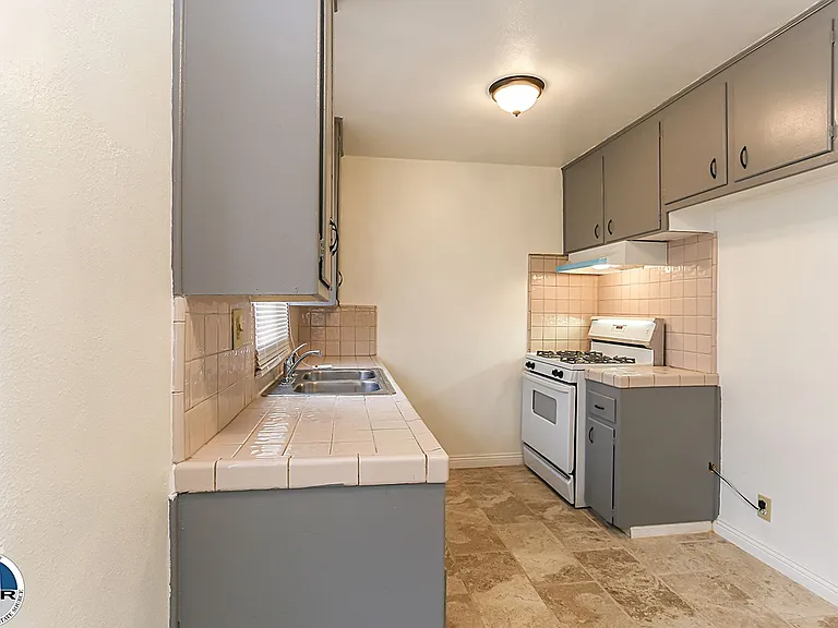 284 N Garnet Way — Photo 9