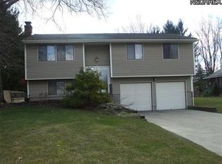 1402 Cherokee Trl, Stow, OH 44224