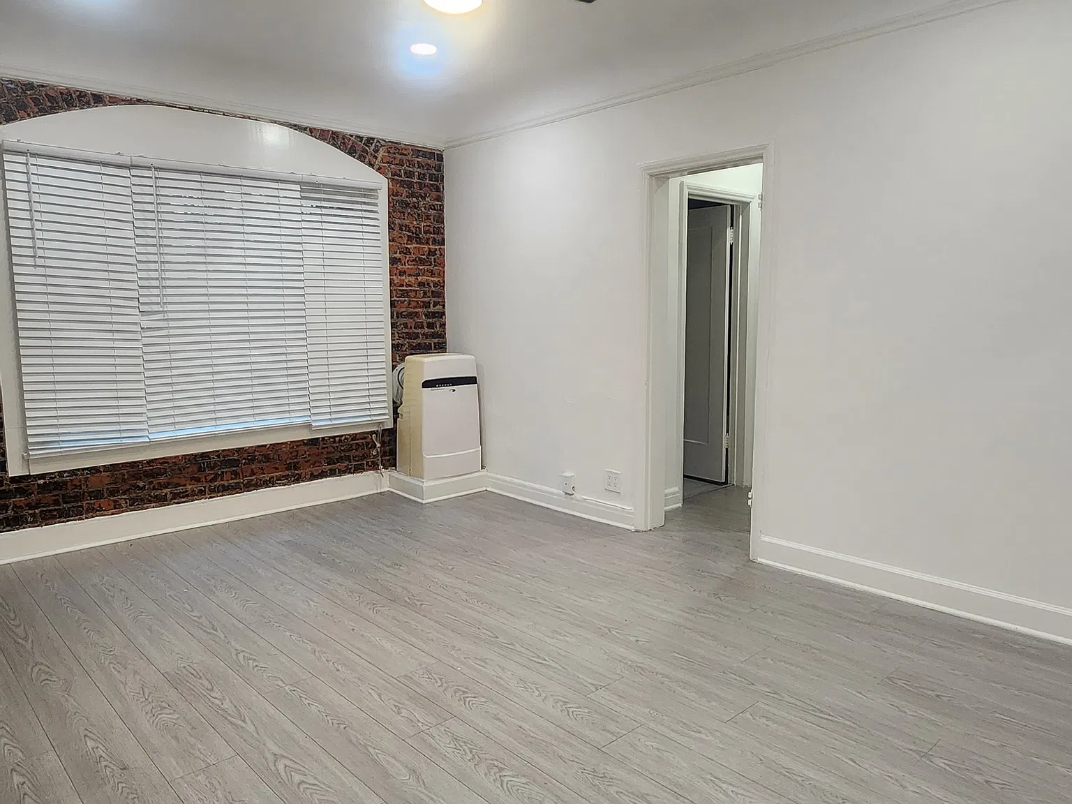 Serrano Club Apartments — Photo 3