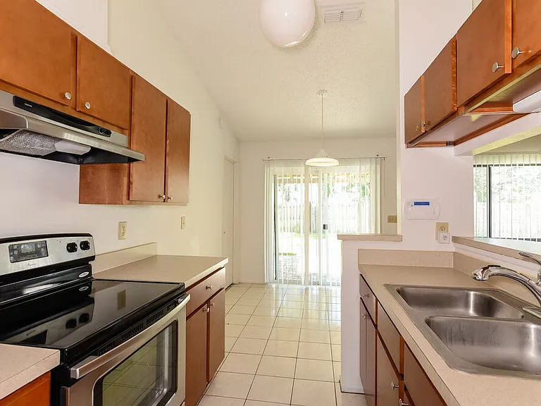 1124 Blufield Ave — Photo 6