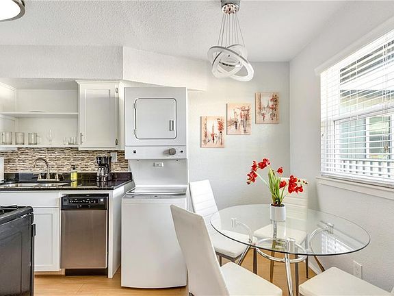 5th image of 2401 Manor Rd APT 209