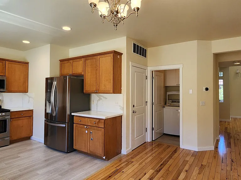 2567 NE Kensington Ct — Photo 13