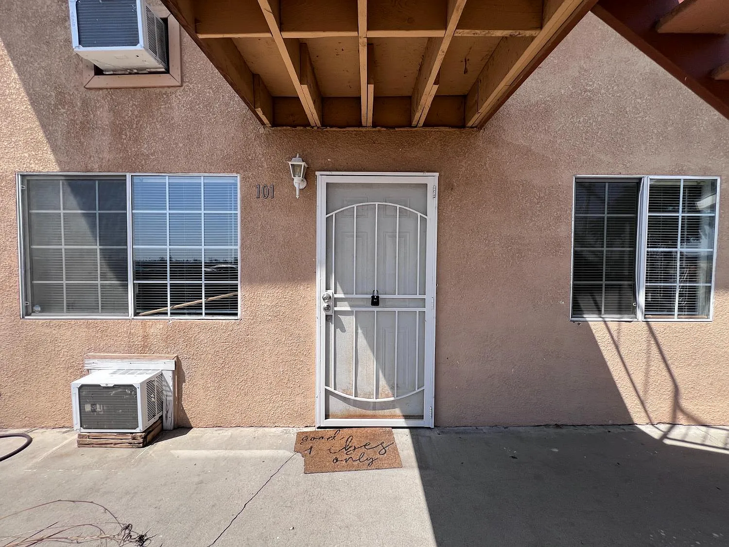 2 bed, 2970 sqft, $1,250 — Photo 1