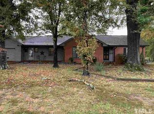 1825 N Main St, Goldston, NC 27252