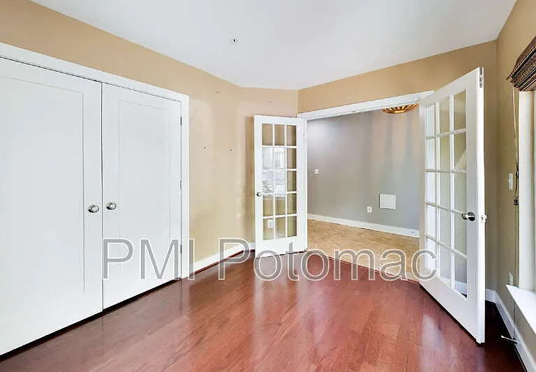 5600 45th Ave — Photo 8