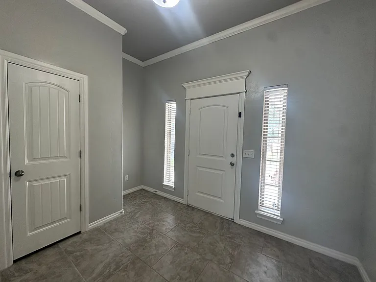 8017 NW 160th Ter — Photo 5