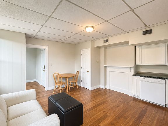 3rd image of 2325 Stratford Ave #3