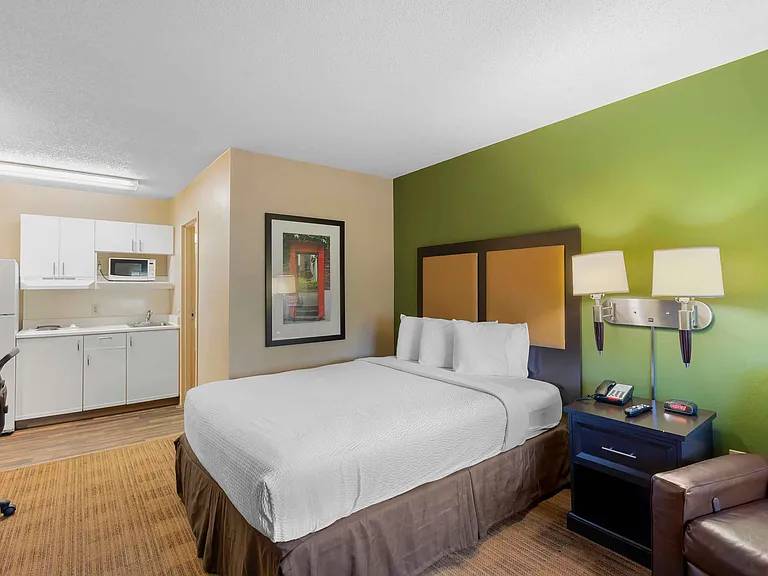 Studio Suite - 1 Queen Bed