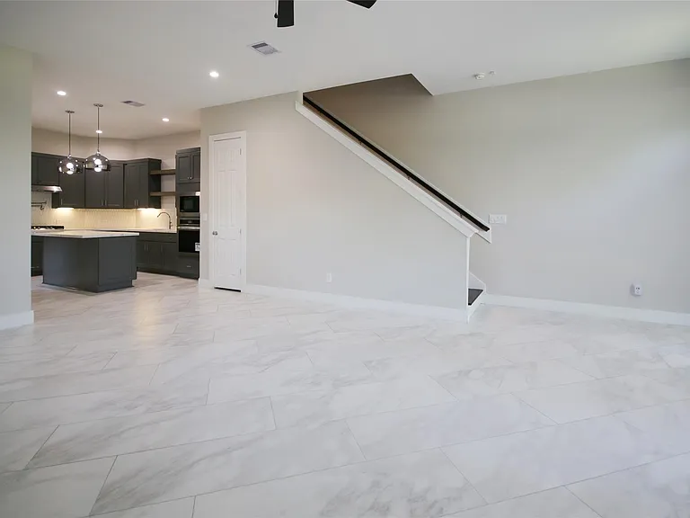 5113 Hershe St #B — Photo 7