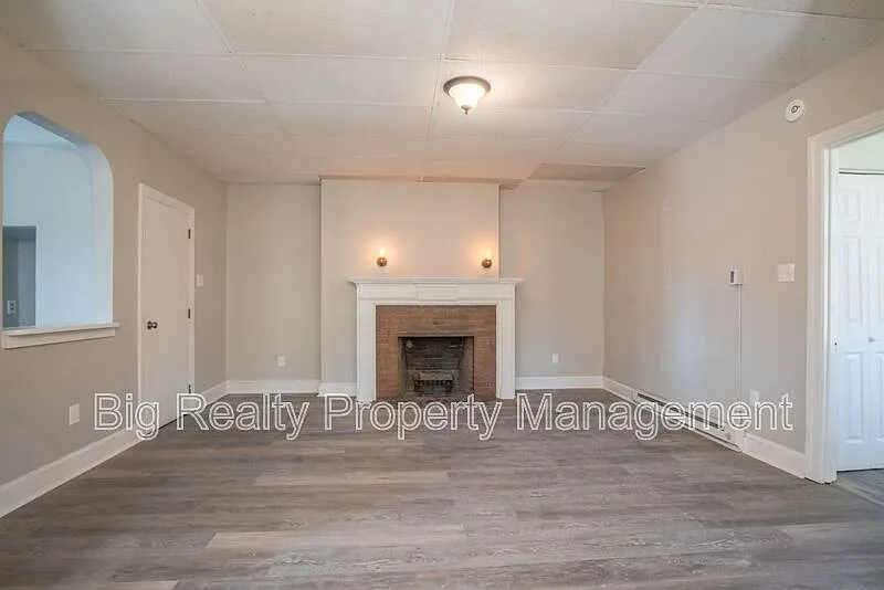 2 bed, 1.5 bath, $1,295 — Photo 4