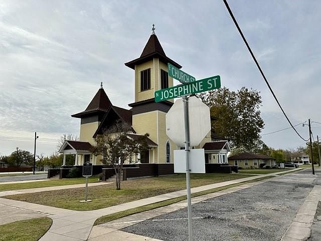 2nd image of 405 N Josephine St