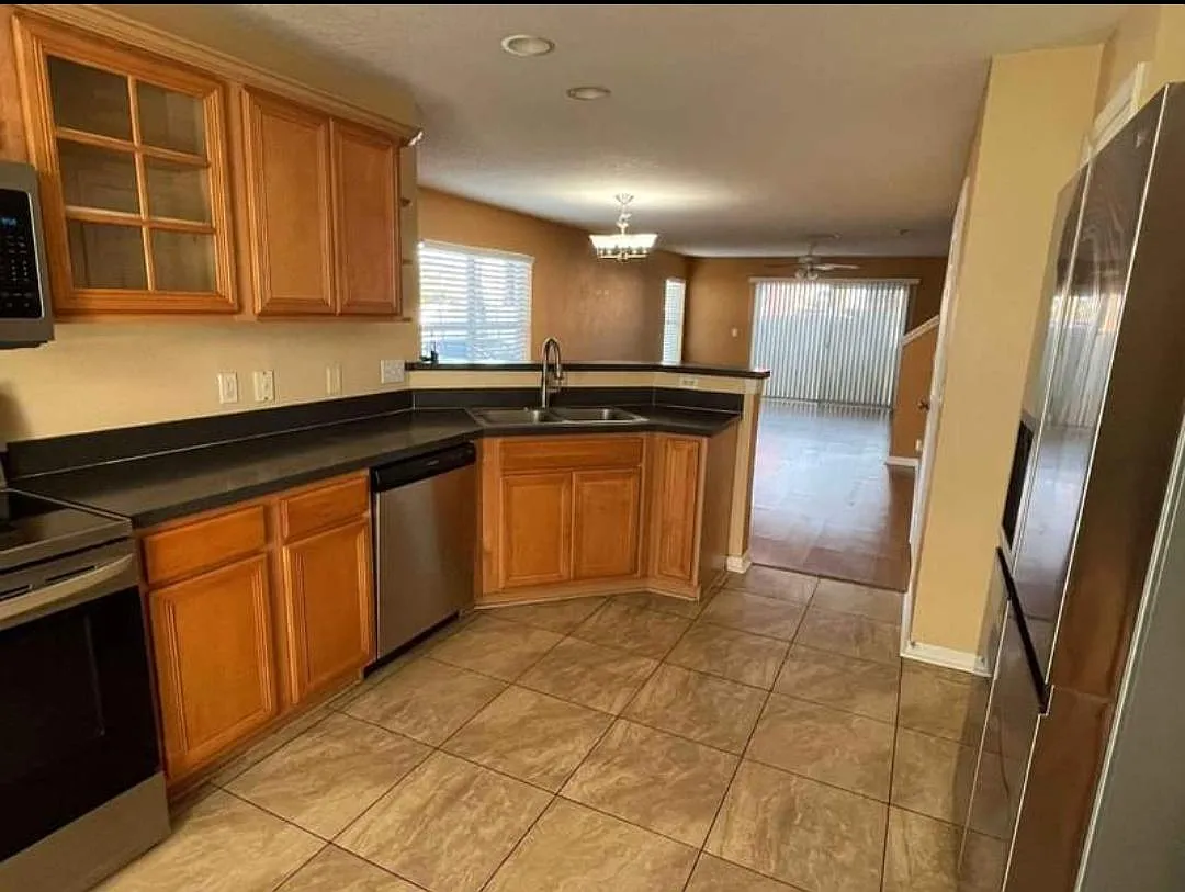 3 bed, 2.5 bath, 1508 sqft, $2,000 — Photo 2