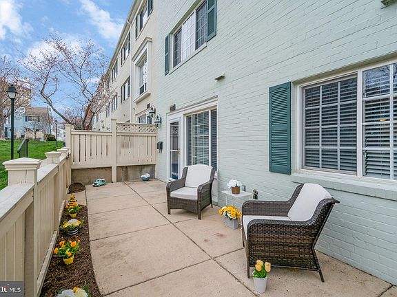 4th image of 1461-B N Van Dorn St