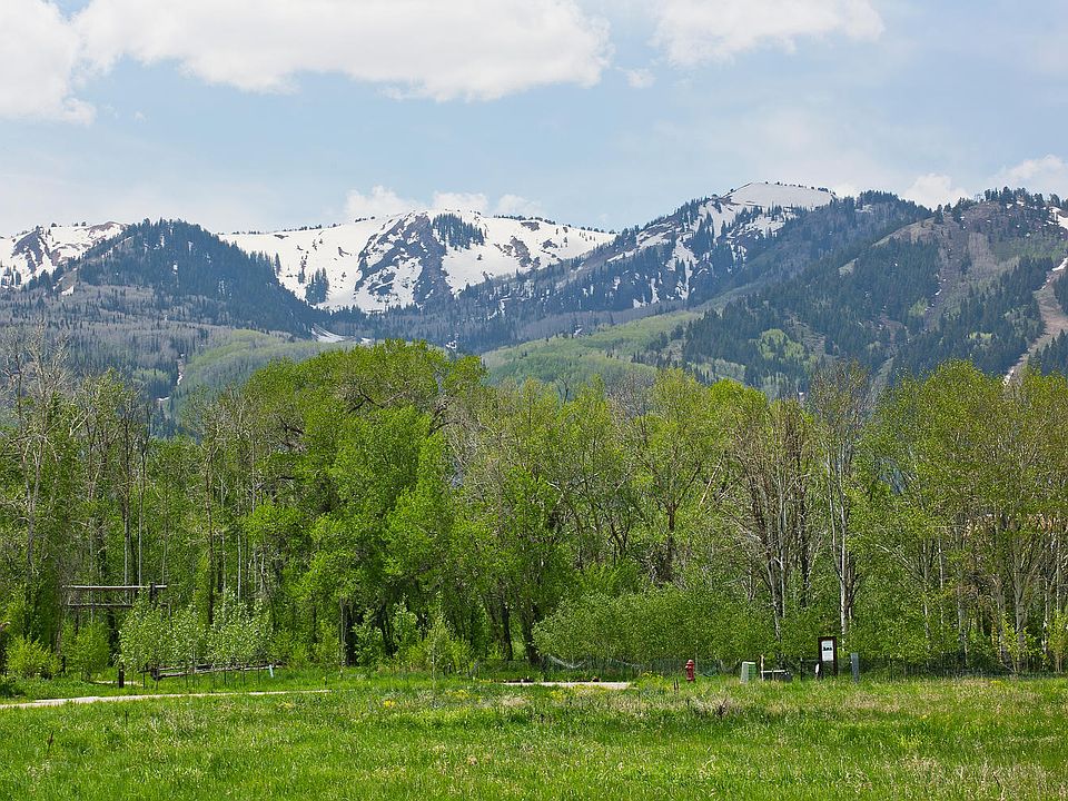 1st image of 1390 W Two Creeks Cir
