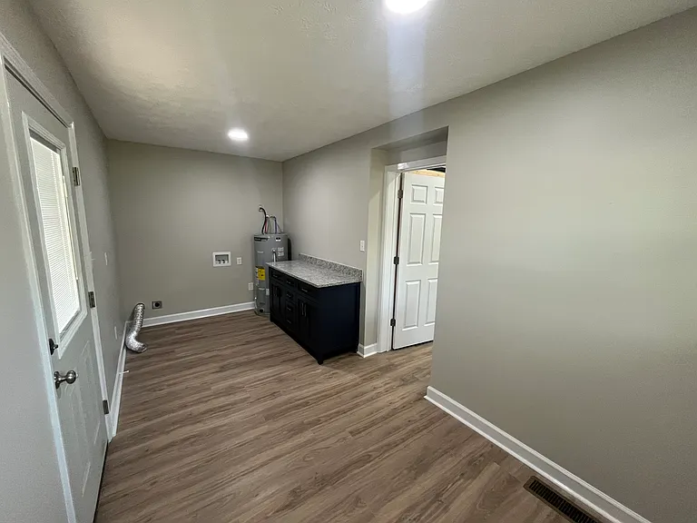 806 White Rose St — Photo 5