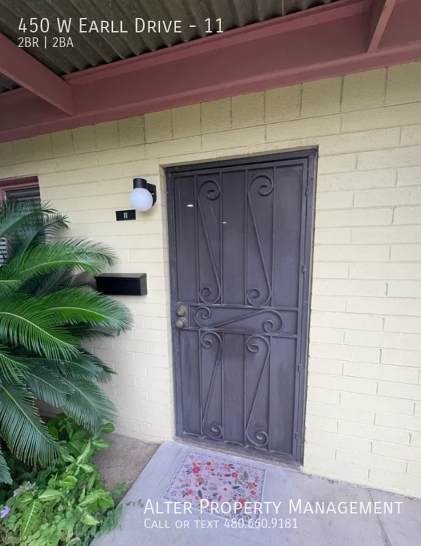 Charming 2-Bedroom Townhome with Community Pool in Phoenix! — Photo 3