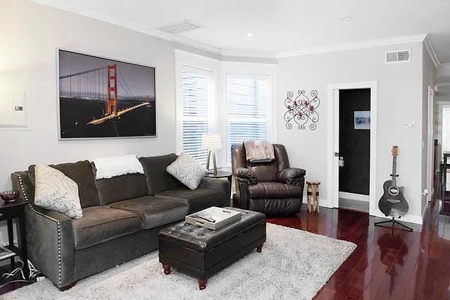 2 bed, 1.5 bath, 900 sqft, $6,010 — Photo 1