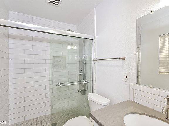 4th image of 4538 Oakdale Ave