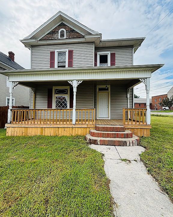 1st image of 338 E Hawthorne St