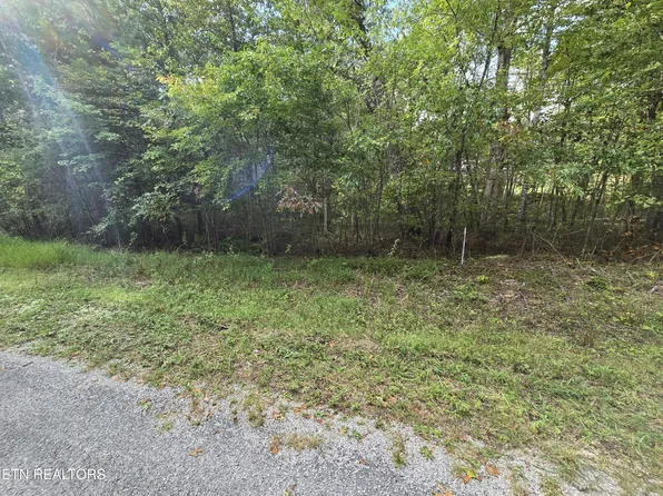 4027 Desoto Dr, Crossville, TN 38572