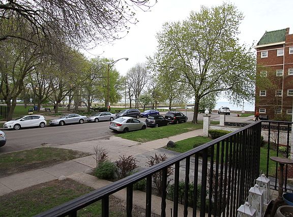 2nd image of 1101 W Pratt Blvd APT 1E