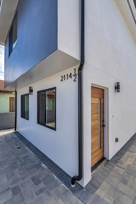 4 bed, 3.0 bath, 1250 sqft, $3,641 — Photo 3